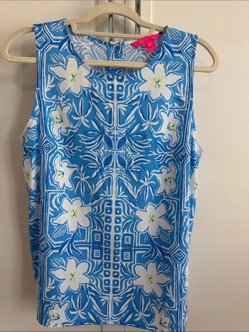 Lilly Pulitzer Iona top with back gold buttons